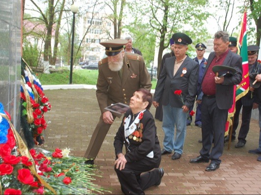 МИТИНГ НА АЛЛЕЕ.